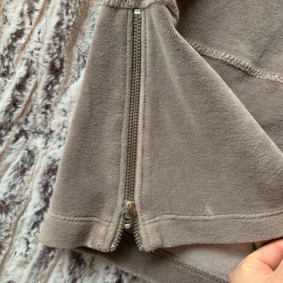 XS Soft Surroundings Velvet Gray/Taupe Pullover - Picture 4 of 6